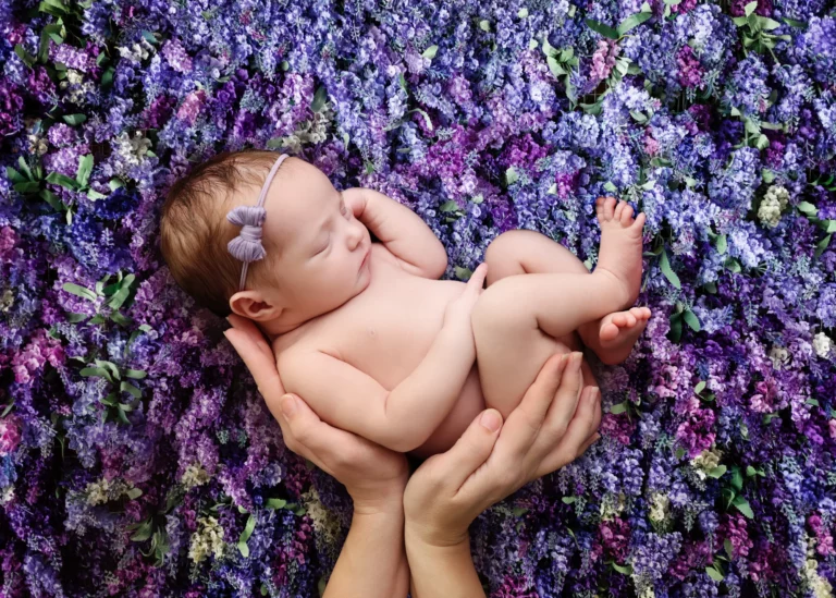 Creative newborn session in Warsaw – photography by Dominika, shot 5.