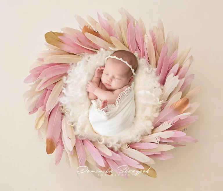 Creative newborn session in Warsaw – photography by Dominika, shot 8.