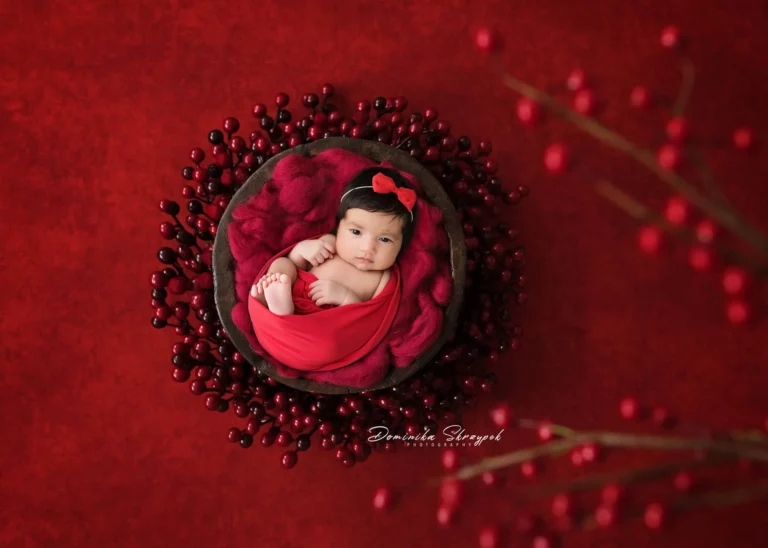 Creative newborn session in Warsaw – photography by Dominika, shot 18.