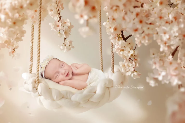 Creative newborn session in Warsaw – photography by Dominika, shot 24.