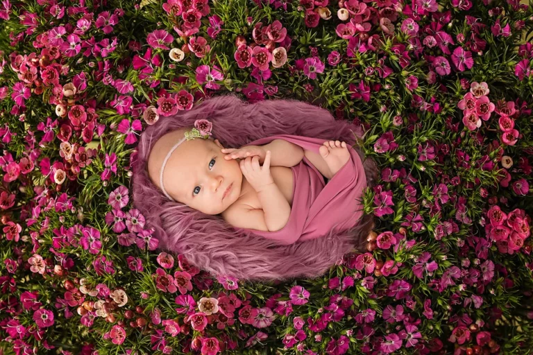 Creative newborn session in Warsaw – photography by Dominika, shot 25.