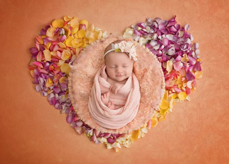 Creative newborn session in Warsaw – photography by Dominika, shot 29.