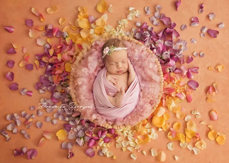 Creative newborn session in Warsaw – photography by Dominika, shot 31.