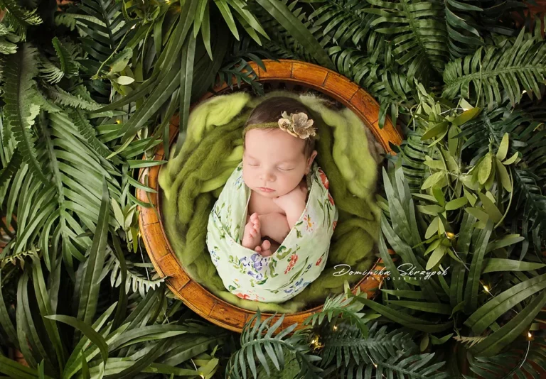 Creative newborn session in Warsaw – photography by Dominika, shot 33.
