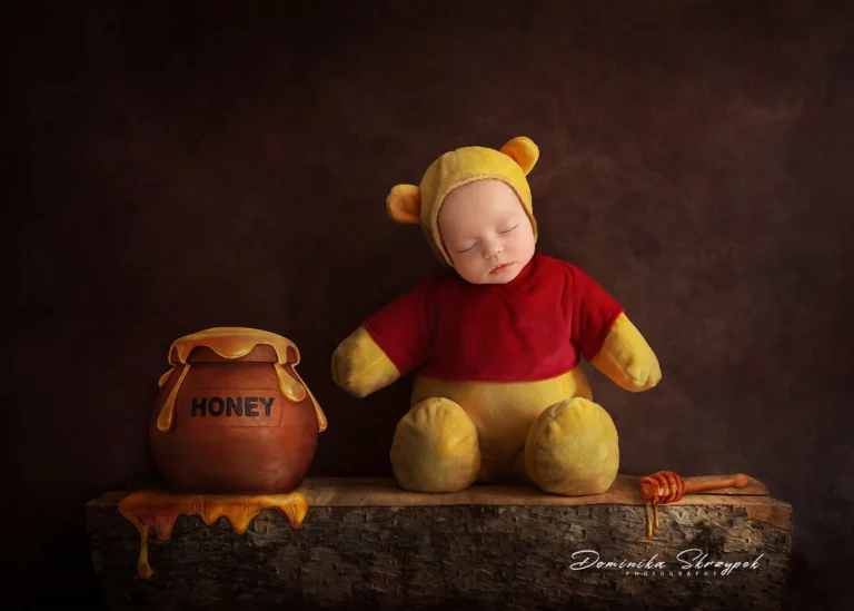 Creative newborn session in Warsaw – photography by Dominika, shot 39.