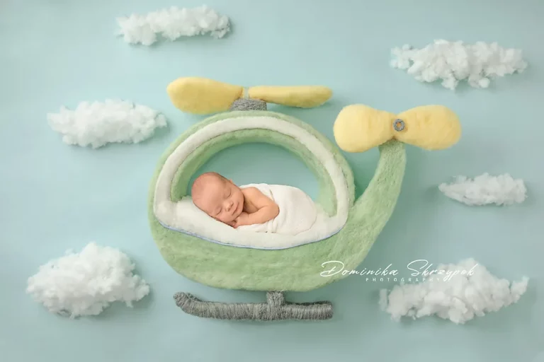 Creative newborn session in Warsaw – photography by Dominika, shot 49.