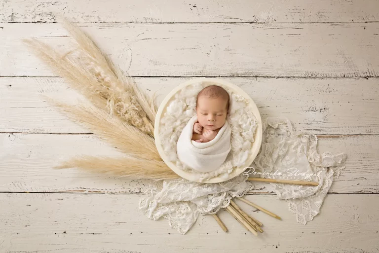 Creative newborn session in Warsaw – photography by Dominika, shot 54.