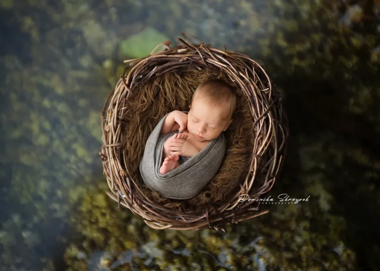 Creative newborn session in Warsaw – photography by Dominika, shot 58.