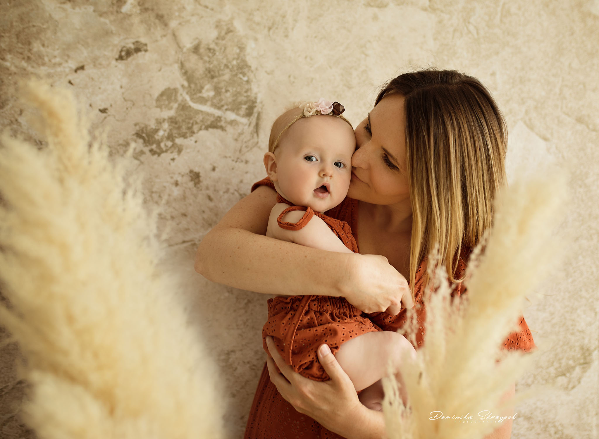 mum with child photo session Warsaw