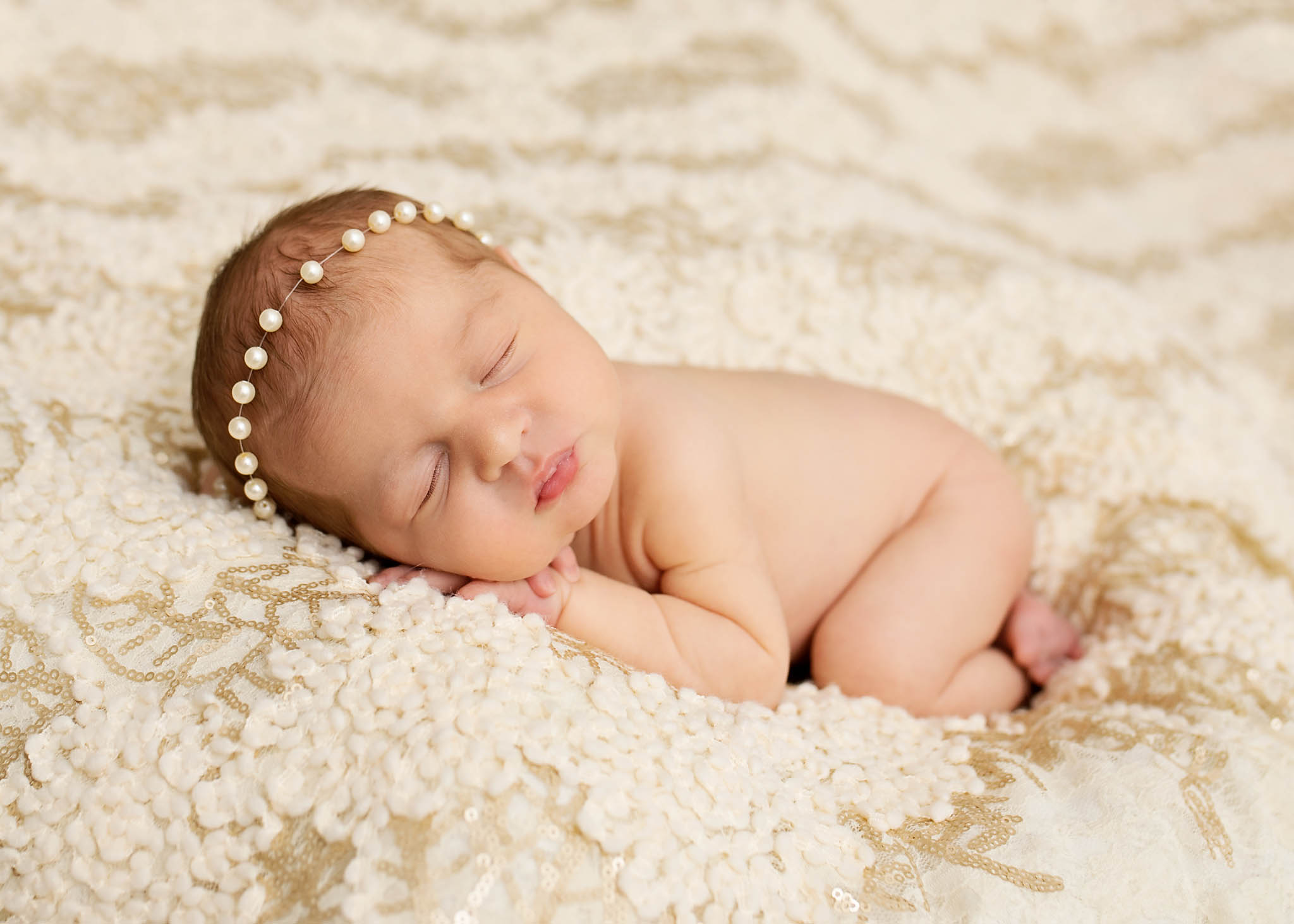 newborn session Warsaw in the studio