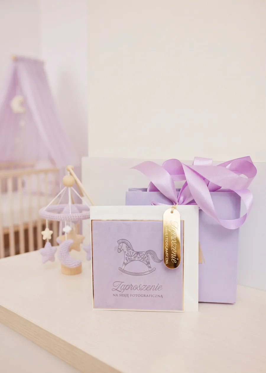 Purple photo session gift voucher with a baby mobile